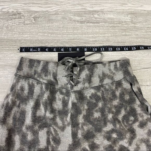 NWT Blank NYC Gray Leopard Drawstring Joggers - Picture 8 of 11